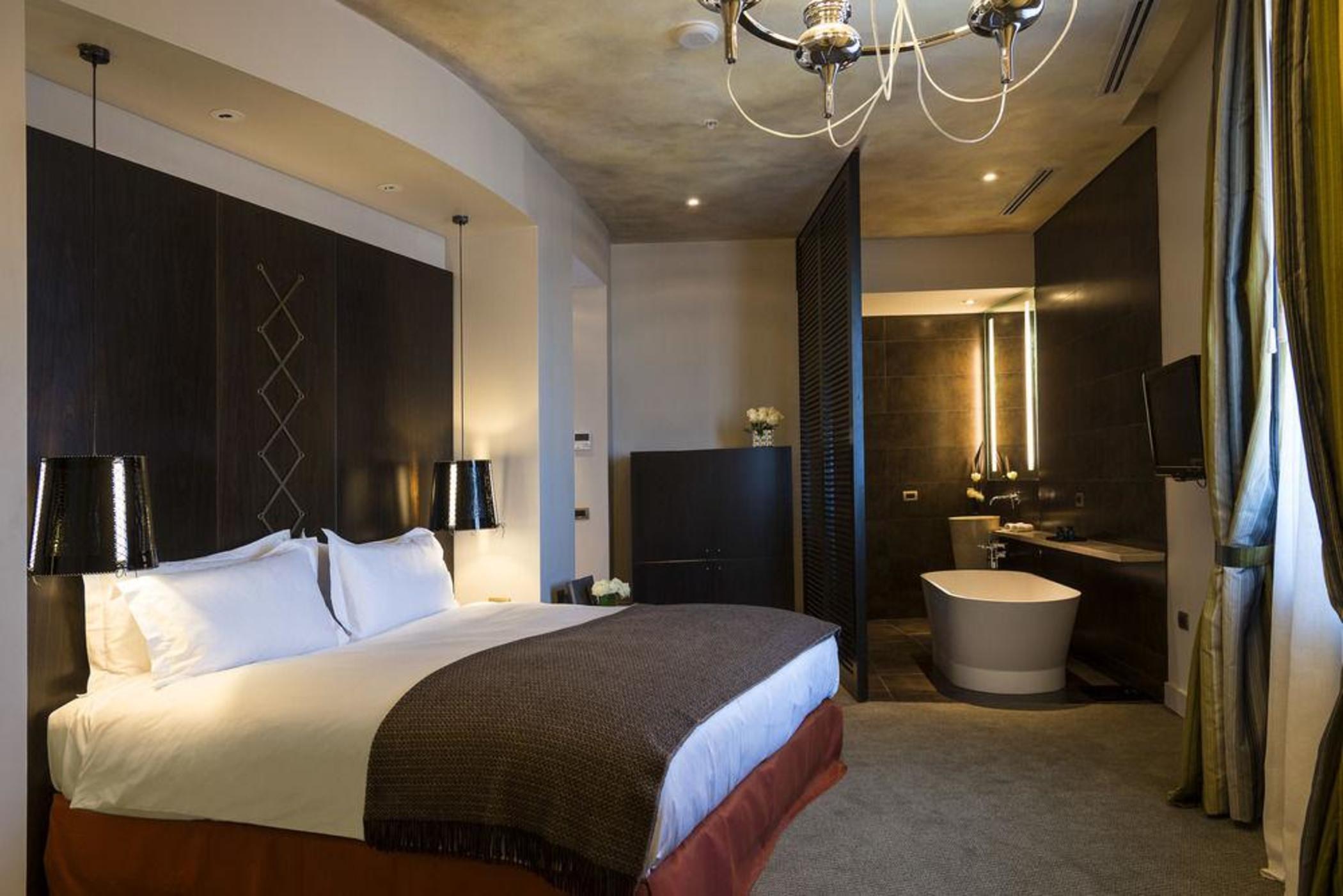 Sofitel Montevideo Casino Carrasco & Spa Bagian luar foto A suite at the hotel