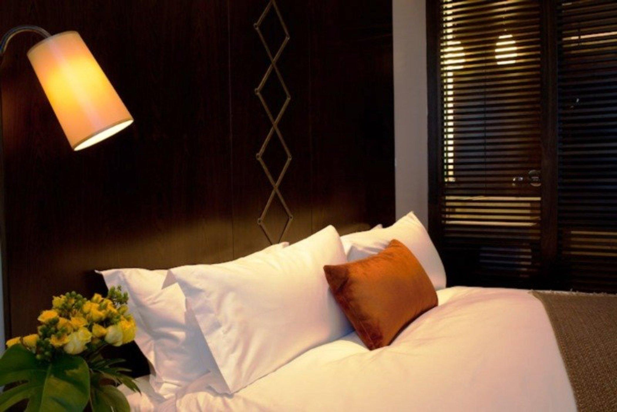 Sofitel Montevideo Casino Carrasco & Spa Bagian luar foto A bed with pillows