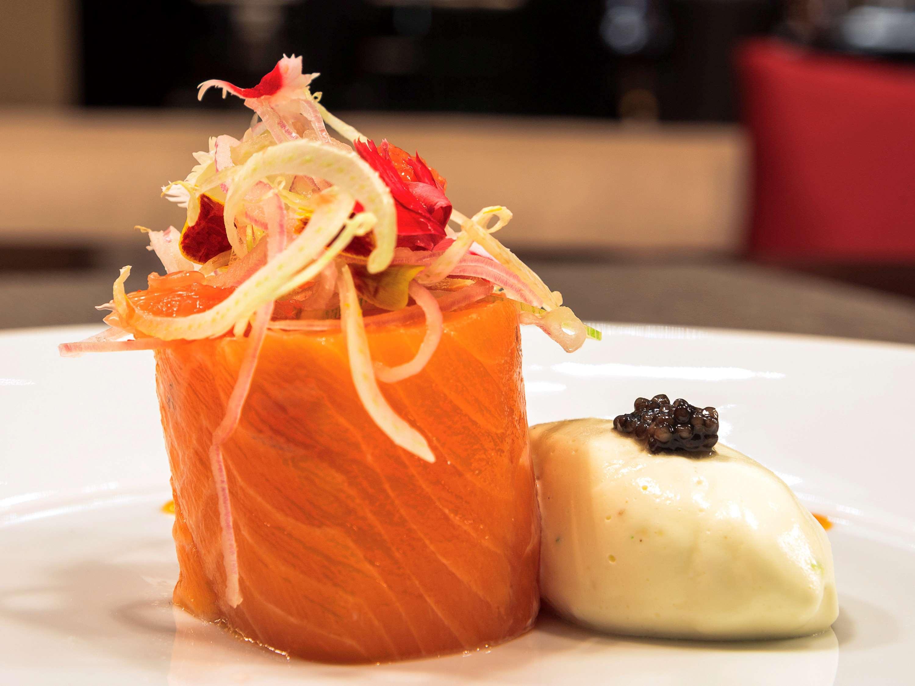 Sofitel Montevideo Casino Carrasco & Spa Bagian luar foto Salmon tartar