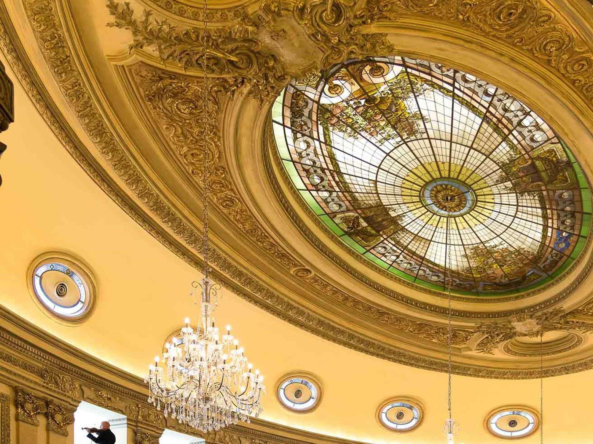 Sofitel Montevideo Casino Carrasco & Spa Bagian luar foto Ceiling of the ballroom