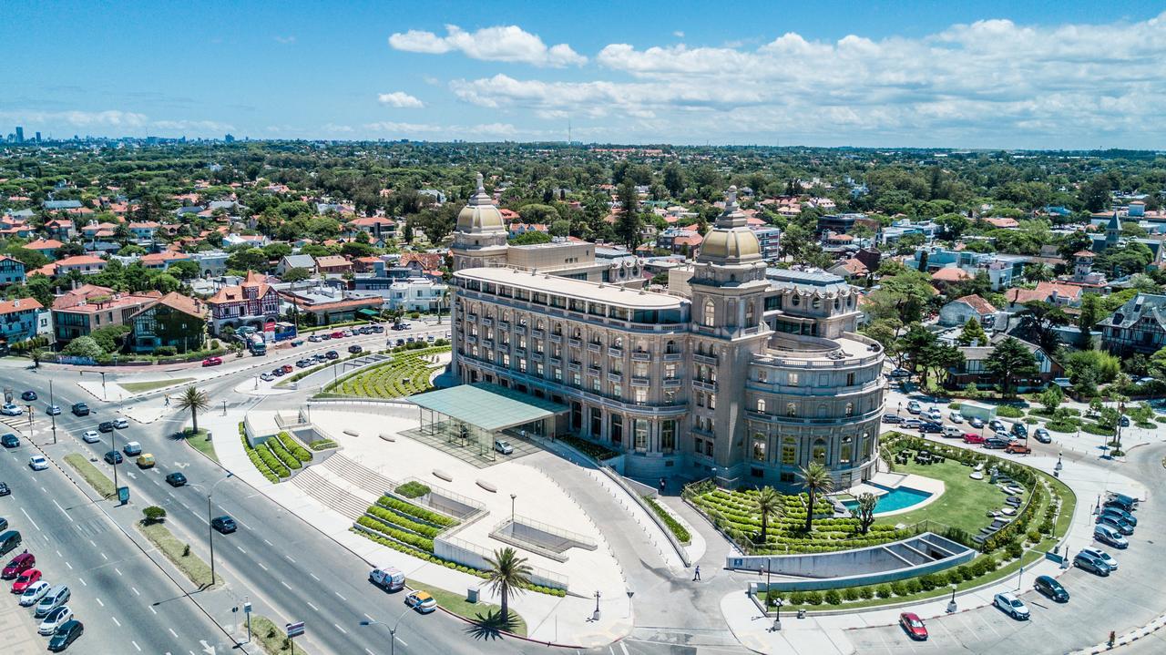 Sofitel Montevideo Casino Carrasco & Spa Bagian luar foto Aerial view of the hotel